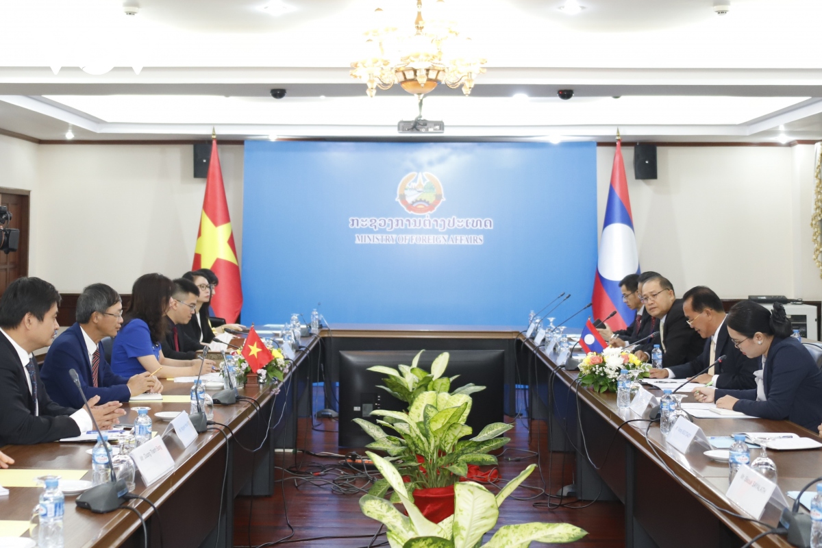 Việt Nam và Lào tăng cường hợp tác hỗ trợ người Việt tại Lào